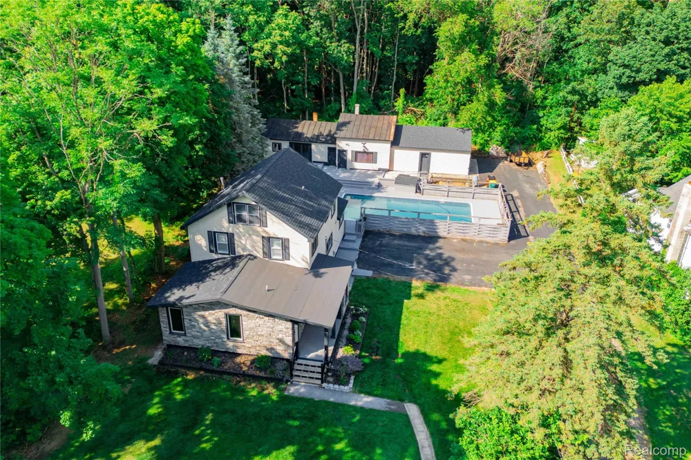 4860 Bluebush Road Monroe City, MI 48162