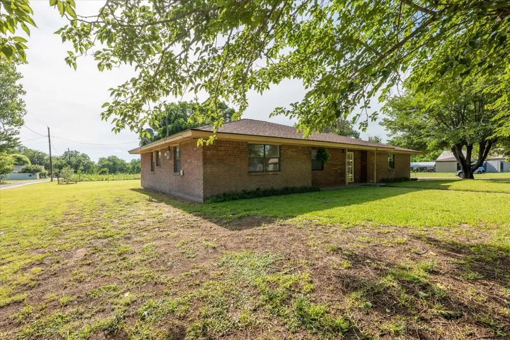 131 S Crescent Street Gorman, TX 76454