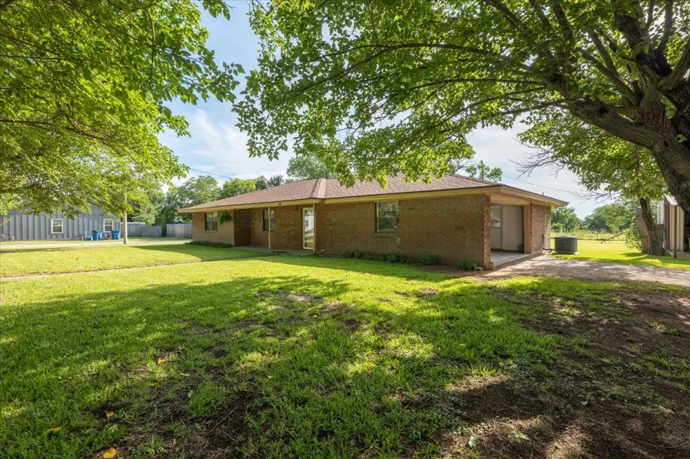 131 S Crescent Street Gorman, TX 76454