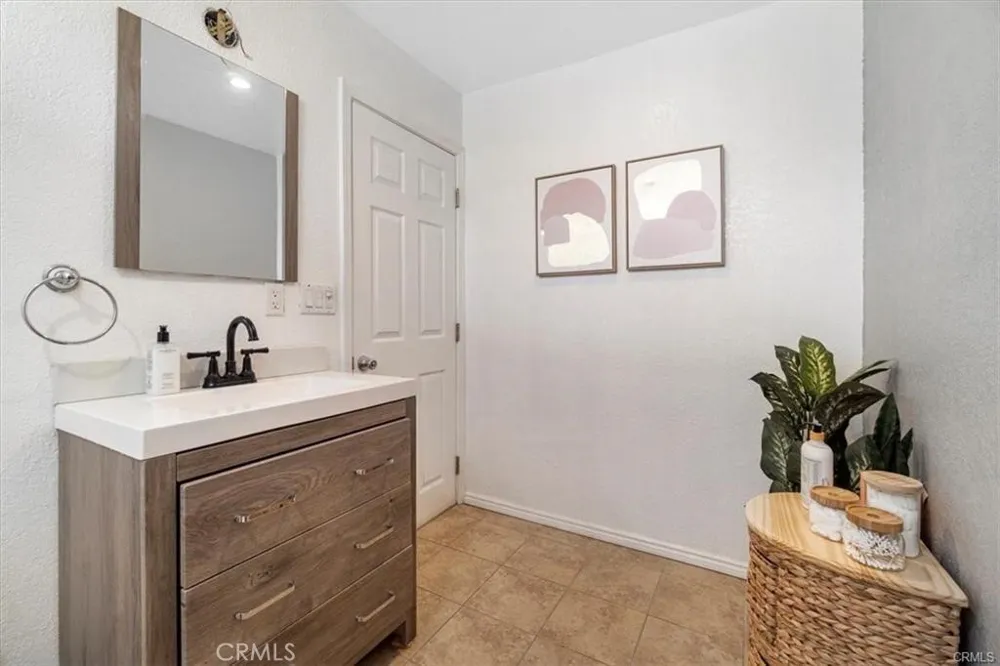 12844 Waltham Baldwin Park, CA 91706