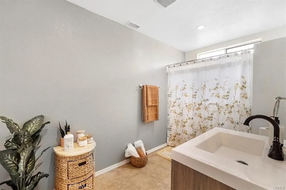 12844 Waltham Baldwin Park, CA 91706