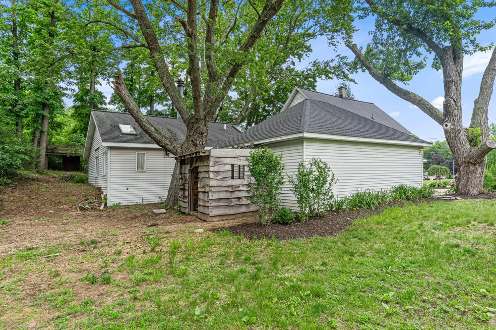 1632 W Lakewood Boulevard Park Township, MI 49424