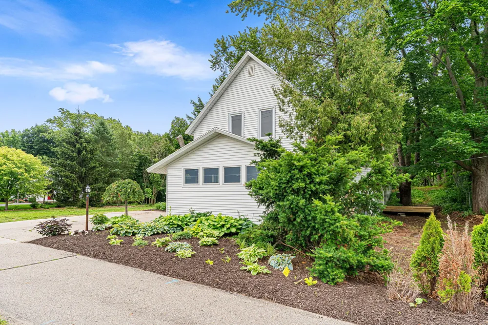 1632 W Lakewood Boulevard Park Township, MI 49424