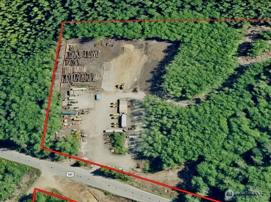 7507 Us Highway 101 Amanda Park, WA 98526