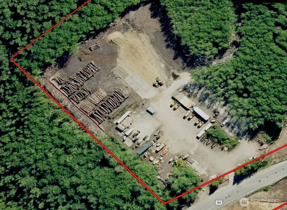 7507 Us Highway 101 Amanda Park, WA 98526