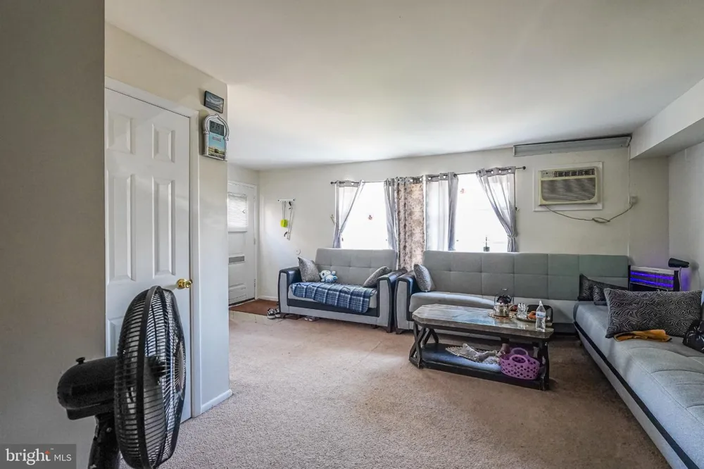 1728 BORBECK AVENUE Philadelphia, PA 19111