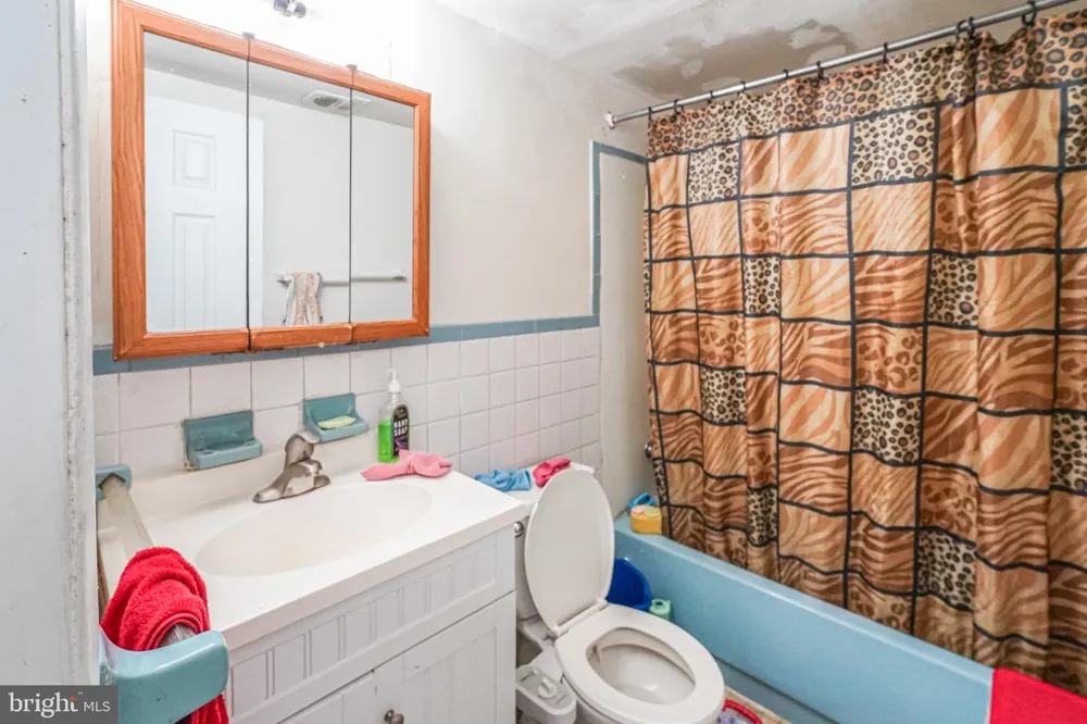 1728 BORBECK AVENUE Philadelphia, PA 19111