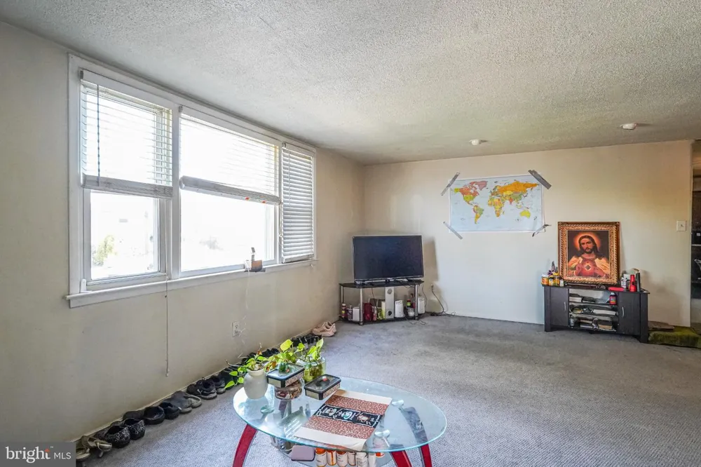 1728 BORBECK AVENUE Philadelphia, PA 19111