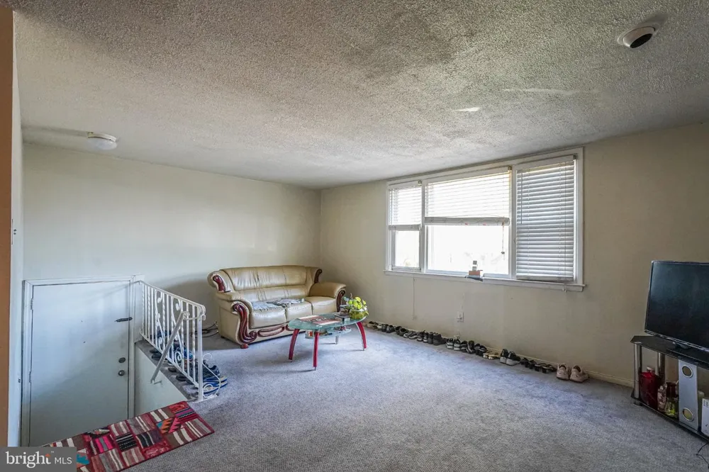 1728 BORBECK AVENUE Philadelphia, PA 19111