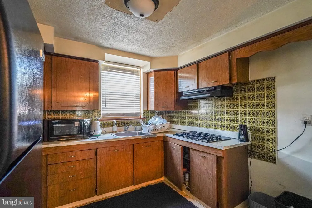 1728 BORBECK AVENUE Philadelphia, PA 19111