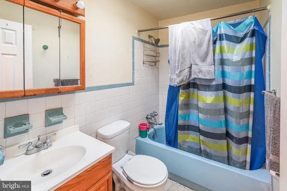 1728 BORBECK AVENUE Philadelphia, PA 19111