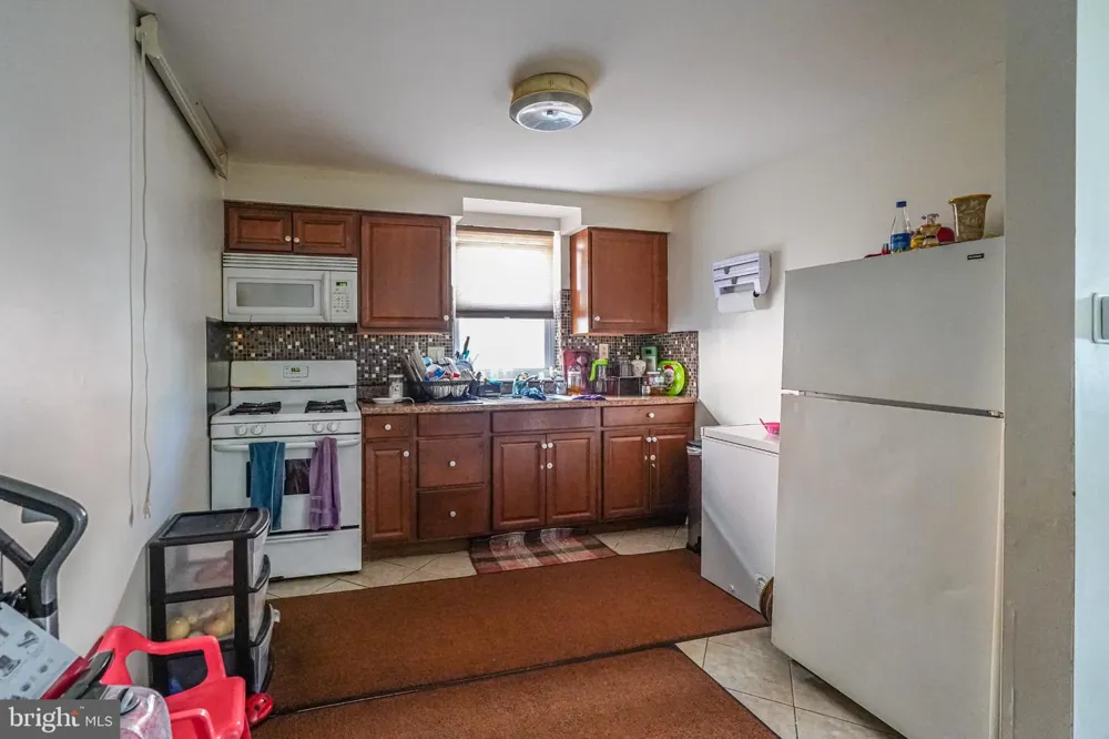 1728 BORBECK AVENUE Philadelphia, PA 19111