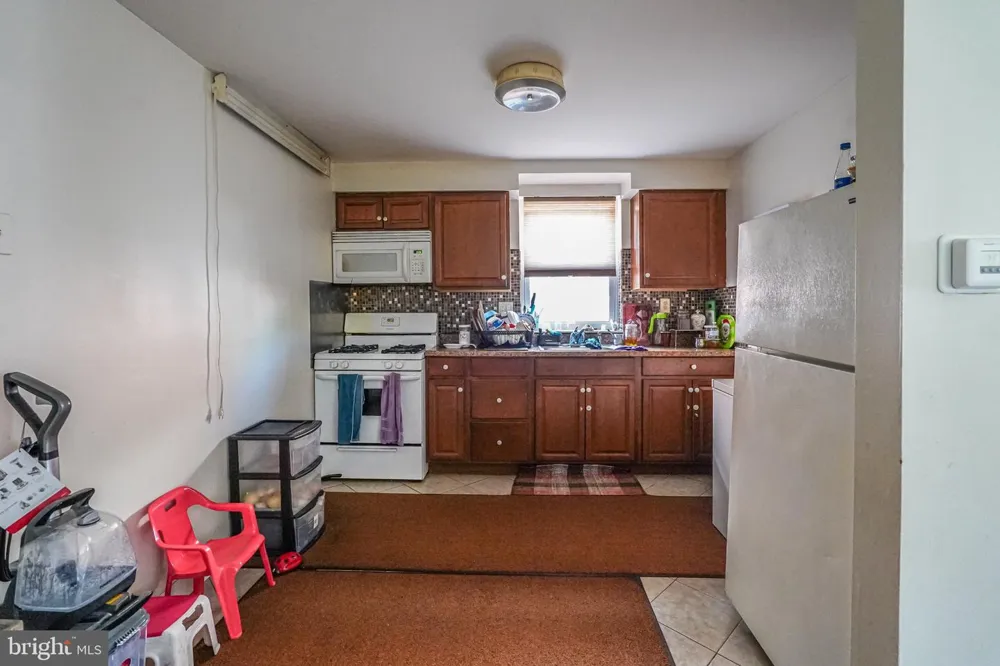 1728 BORBECK AVENUE Philadelphia, PA 19111