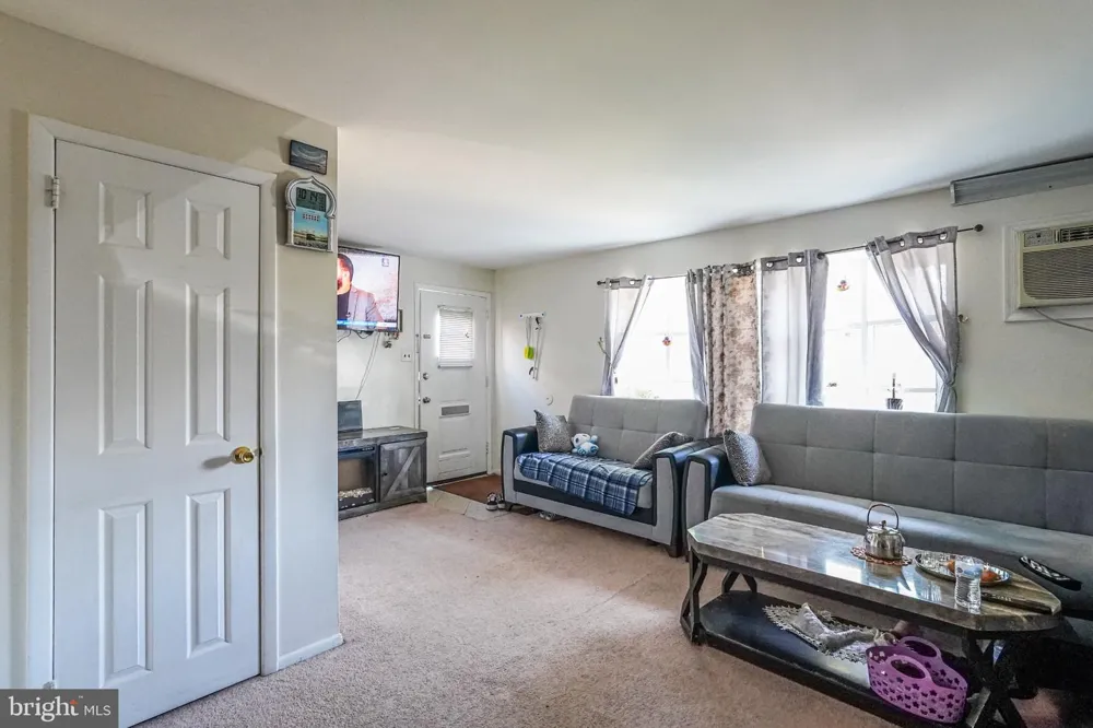 1728 BORBECK AVENUE Philadelphia, PA 19111