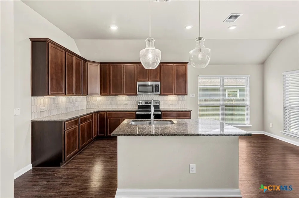 5338 Lancaster Drive Belton, TX 76513