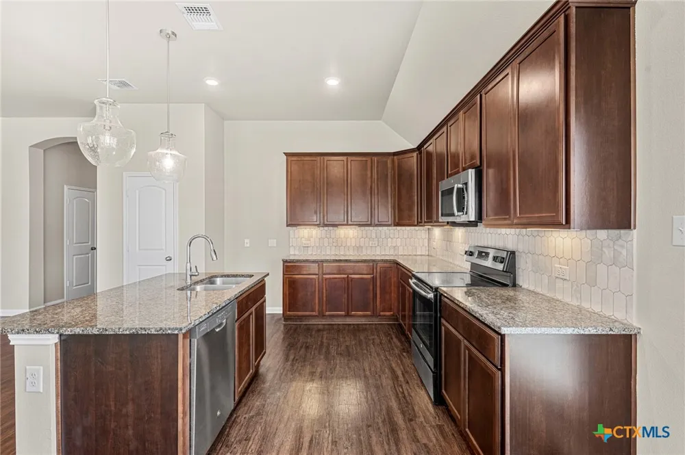 5338 Lancaster Drive Belton, TX 76513