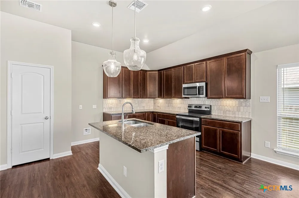 5338 Lancaster Drive Belton, TX 76513