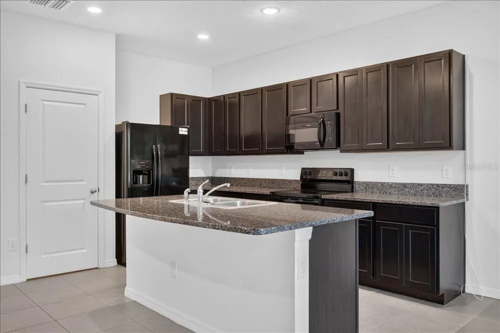 8655 FALLING BLUE PLACE Riverview, FL 33578