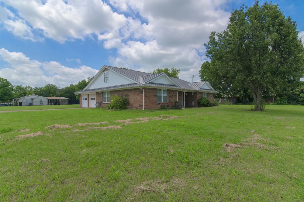 301 E 6th Street Krum, TX 76249