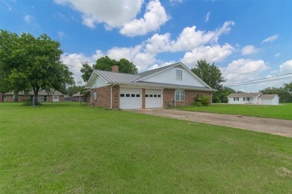 301 E 6th Street Krum, TX 76249