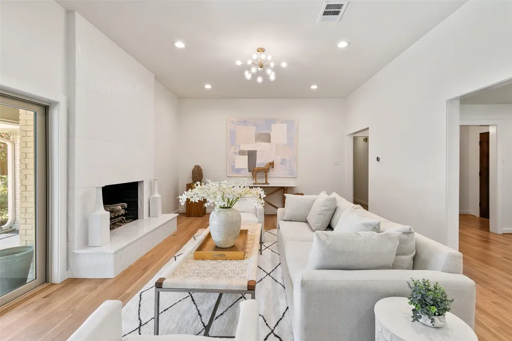 7431 Larchview Dallas, TX 75254
