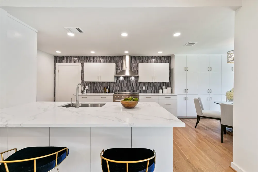 7431 Larchview Dallas, TX 75254