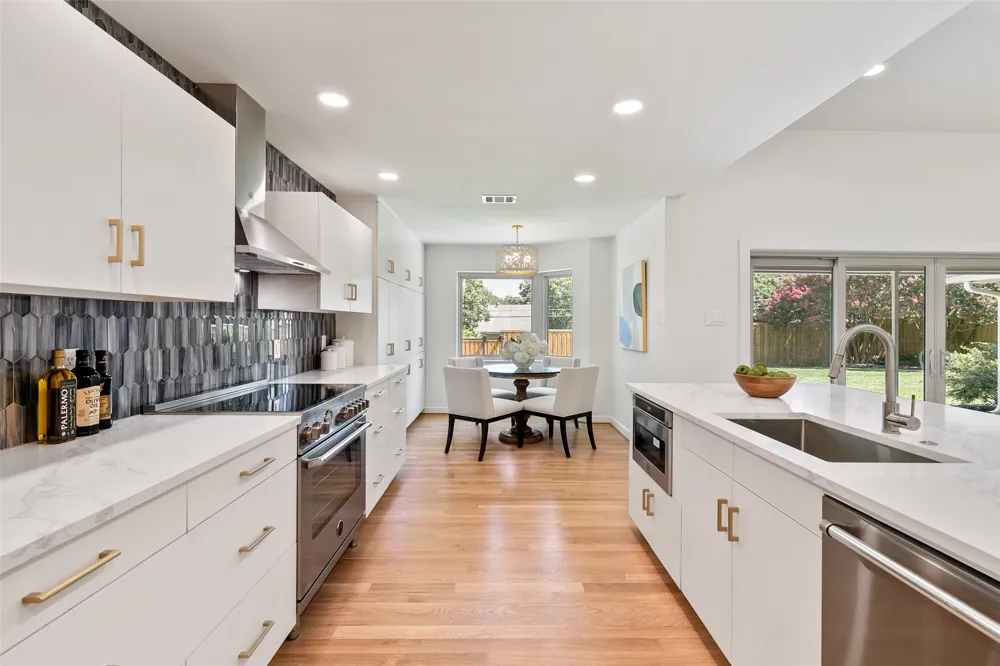 7431 Larchview Dallas, TX 75254