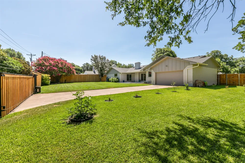 7431 Larchview Dallas, TX 75254