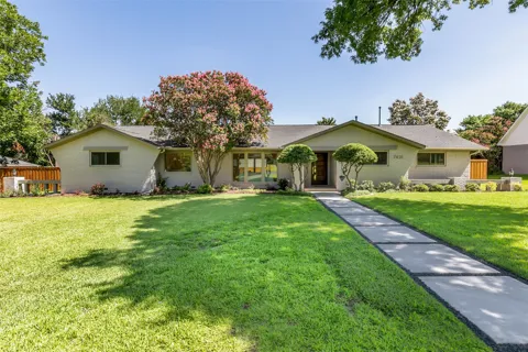 7431 Larchview