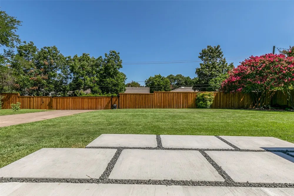 7431 Larchview Dallas, TX 75254