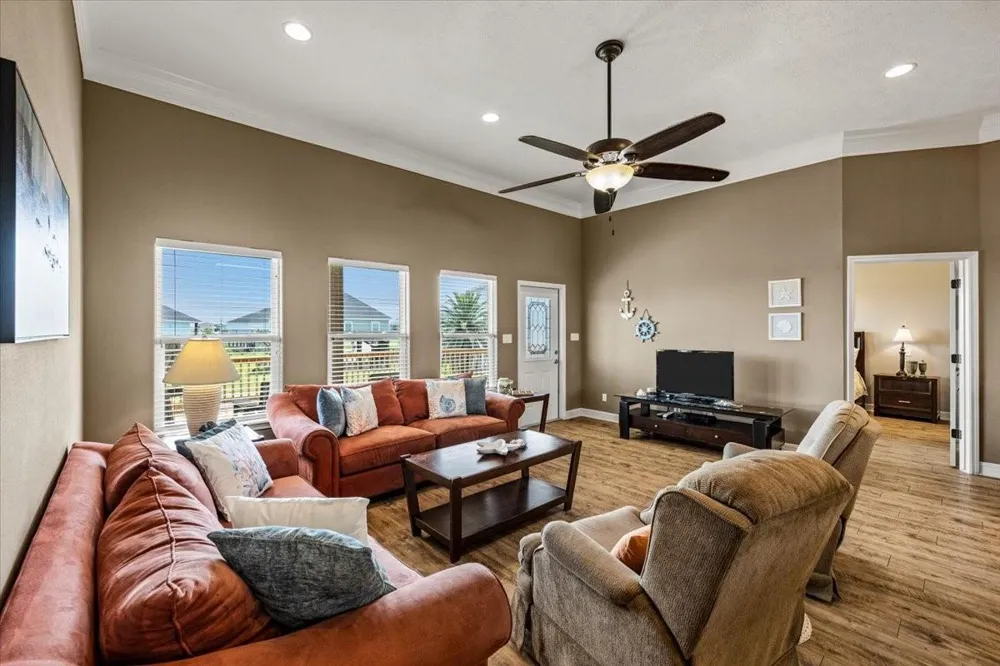 951 S Gateway Port Bolivar, TX 77650