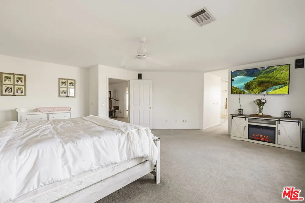 32610 Ridge Top Lane Castaic, CA 91384