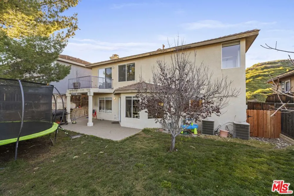 32610 Ridge Top Lane Castaic, CA 91384