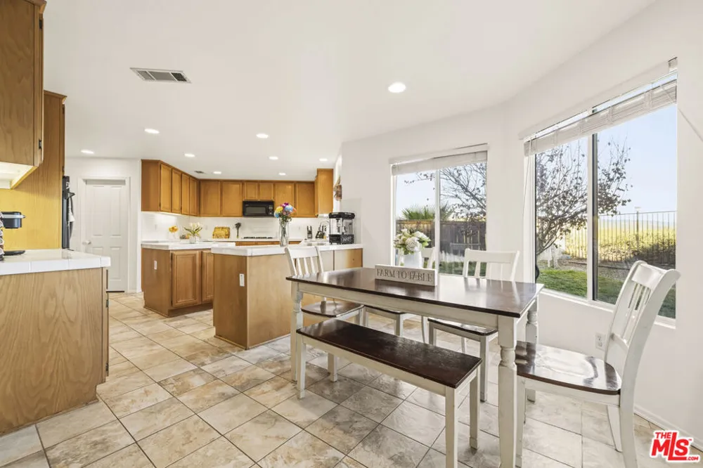 32610 Ridge Top Lane Castaic, CA 91384