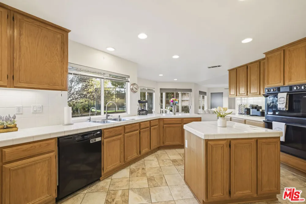 32610 Ridge Top Lane Castaic, CA 91384
