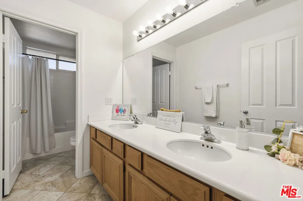 32610 Ridge Top Lane Castaic, CA 91384