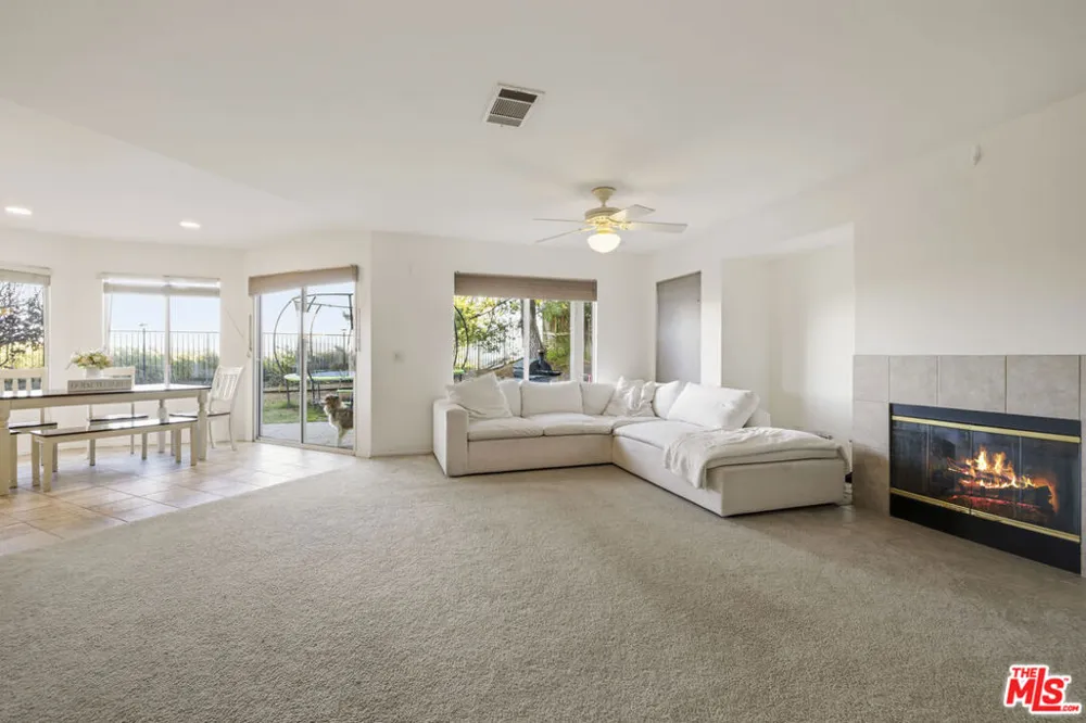 32610 Ridge Top Lane Castaic, CA 91384