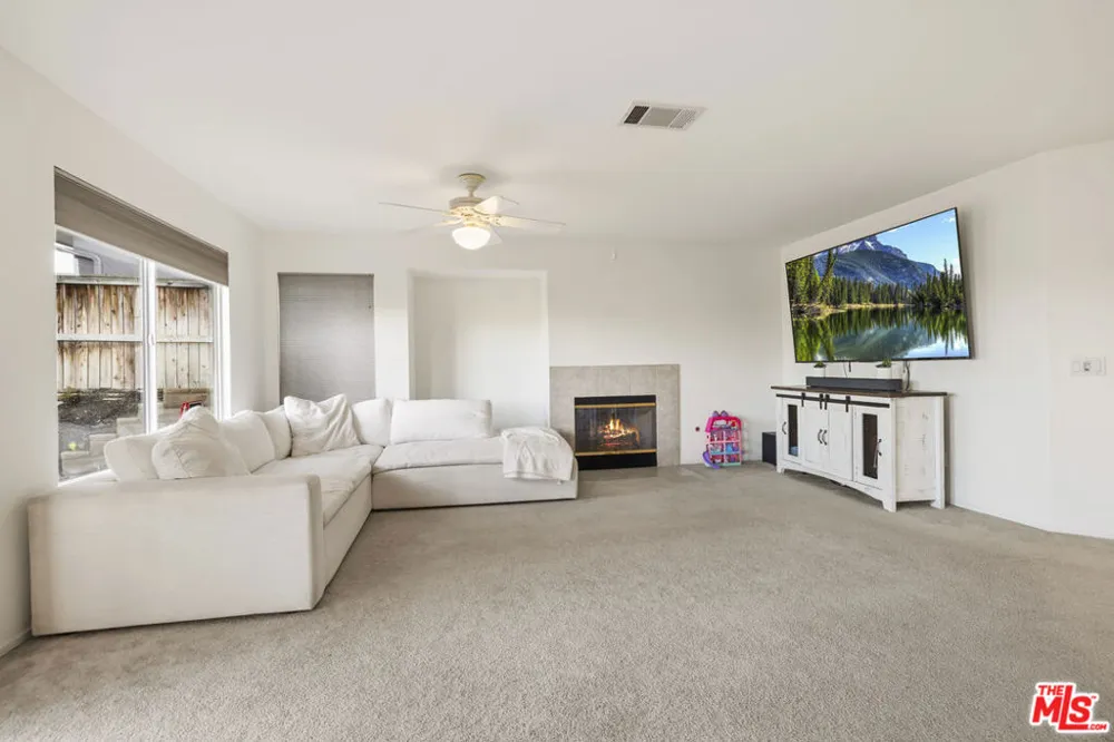 32610 Ridge Top Lane Castaic, CA 91384