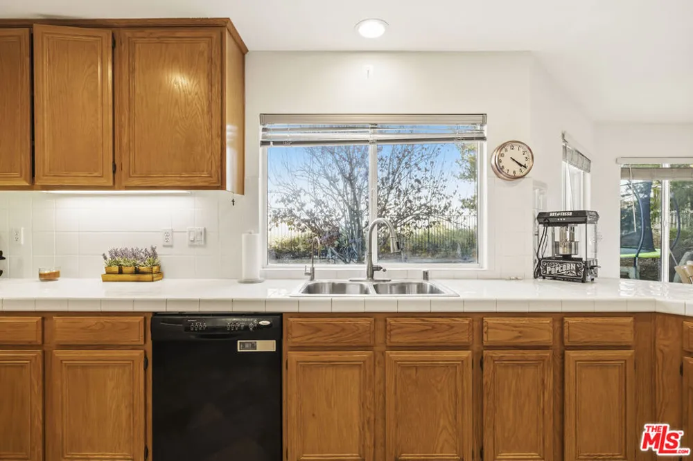 32610 Ridge Top Lane Castaic, CA 91384