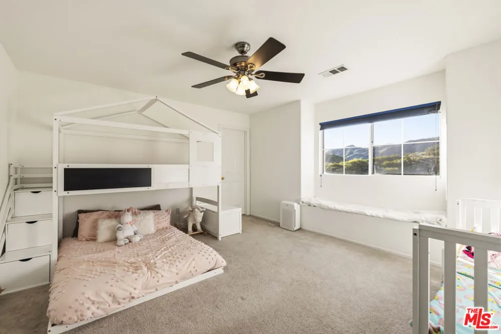 32610 Ridge Top Lane Castaic, CA 91384