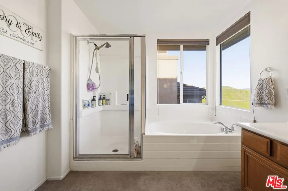 32610 Ridge Top Lane Castaic, CA 91384