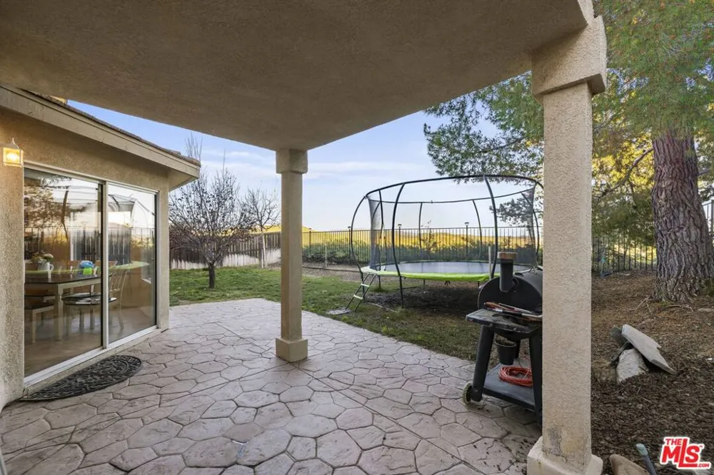 32610 Ridge Top Lane Castaic, CA 91384