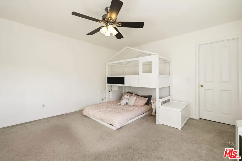 32610 Ridge Top Lane Castaic, CA 91384