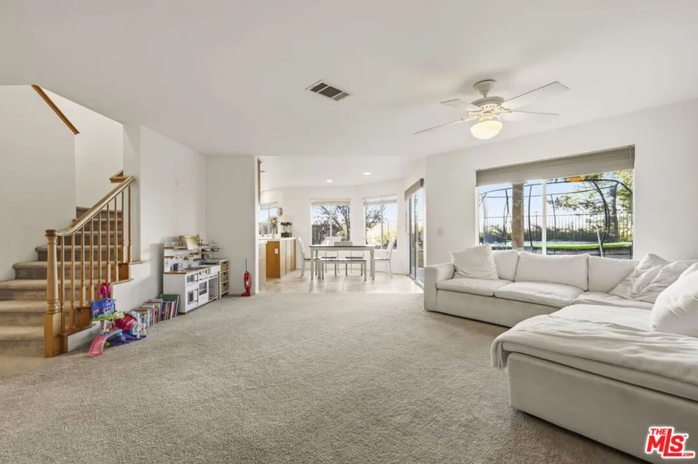32610 Ridge Top Lane Castaic, CA 91384