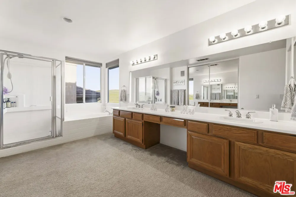 32610 Ridge Top Lane Castaic, CA 91384
