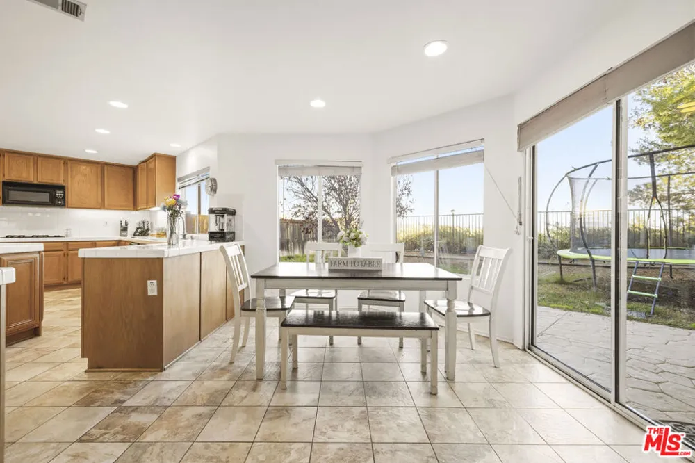32610 Ridge Top Lane Castaic, CA 91384