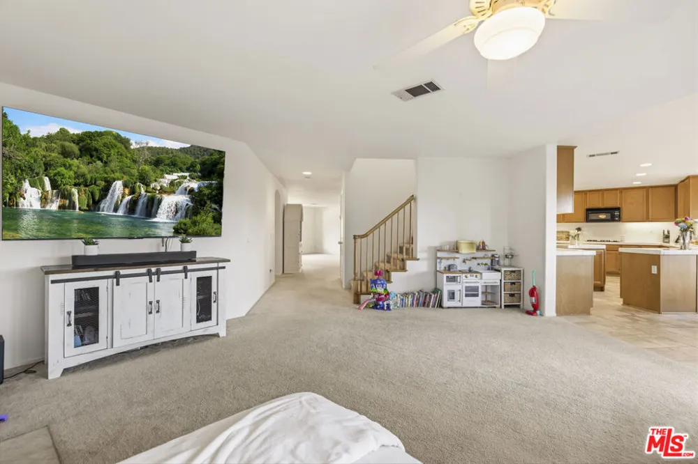 32610 Ridge Top Lane Castaic, CA 91384