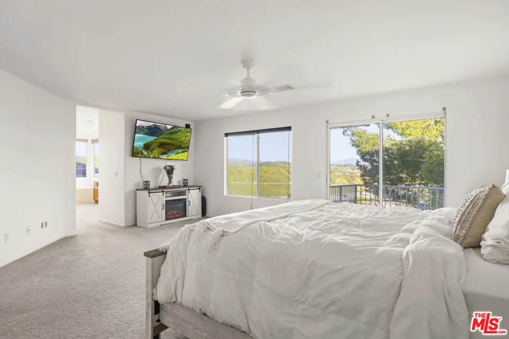 32610 Ridge Top Lane Castaic, CA 91384
