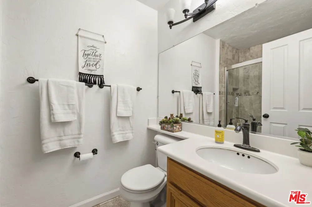 32610 Ridge Top Lane Castaic, CA 91384