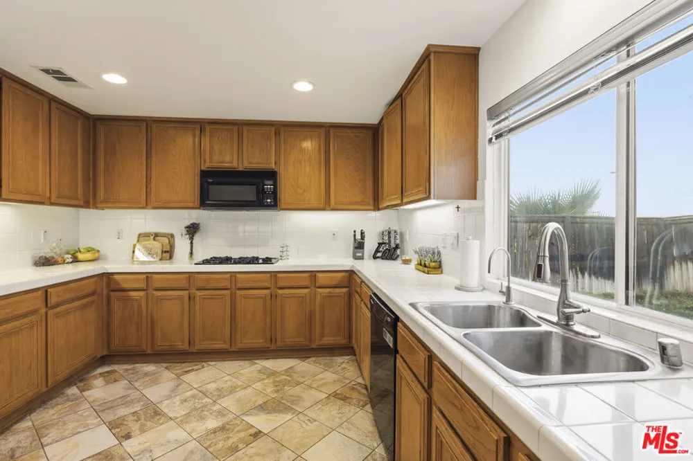 32610 Ridge Top Lane Castaic, CA 91384